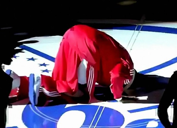 Allen Iverson Cheered in Return to Philly