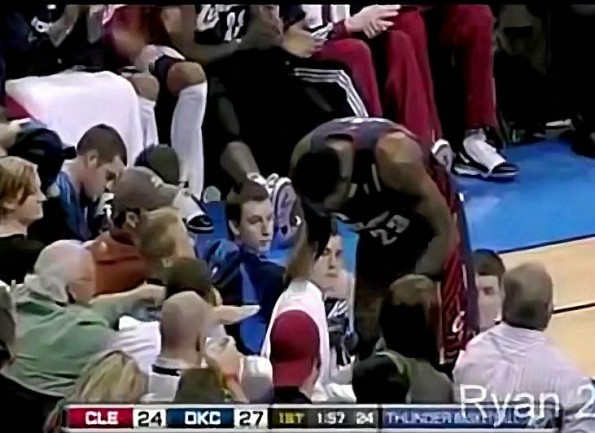 LeBron James Grabs Quick Snack in Stands During Game