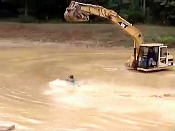 Redneck Mudhole Water Skiing