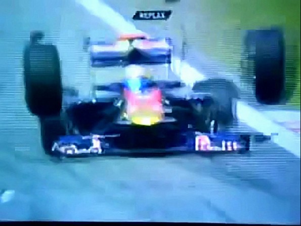 F1 Car Loses Both Front Tires