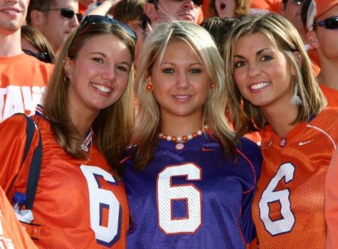 College-Sports-Hottest-Female-Fans-21.jpg