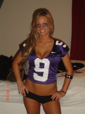 College-Sports-Hottest-Female-Fans-39-300x400.jpg