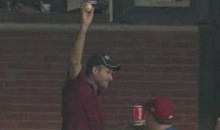Check Out This Phillies Fan’s Amazing One-Handed Grab