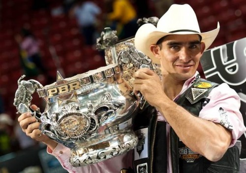 renato nunes bull riding