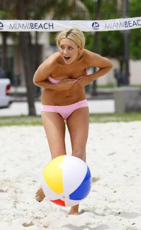 stephanie pratt beach volleyball bikini wardrobe malfunction