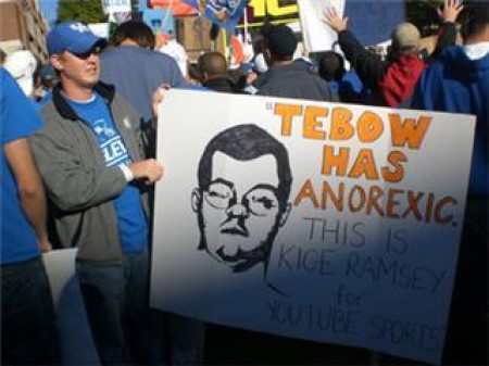 19 great funny ESPN college gameday signs - tebow has anorexic