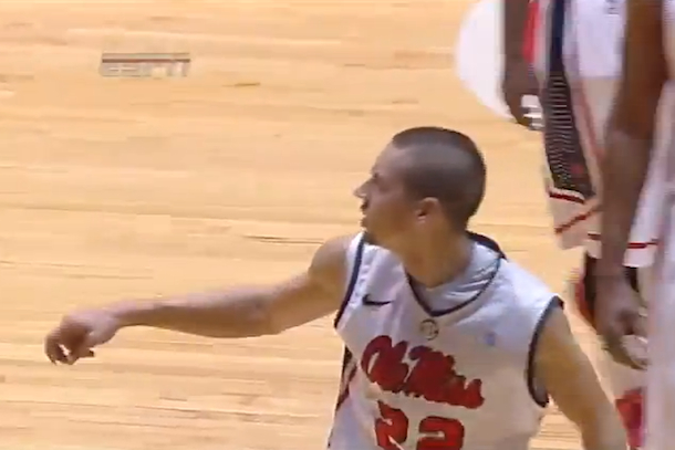 marshall henderson ole miss throwing ice at fans