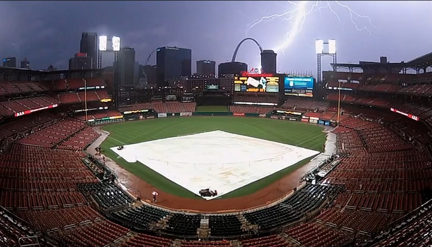 Total Pro Sports Lightning Strikes Gateway Arch During Rain Delay Between Royals and Cardinals ...