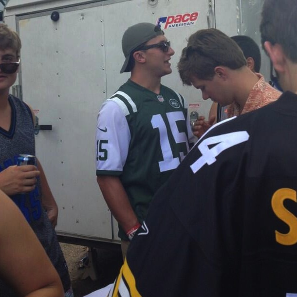 johnny-manziel-partying-in-Tebow-jersey.