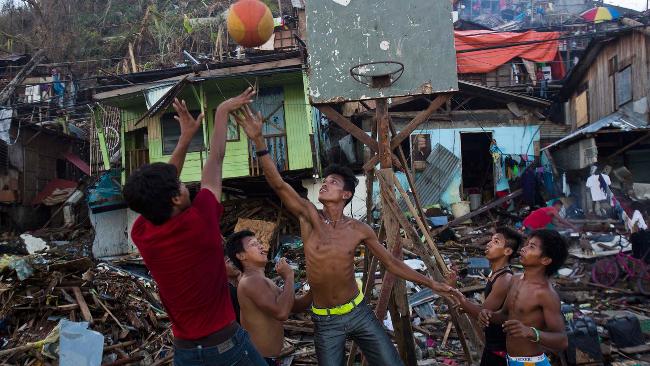 kids playing basketball in philippines after hurricane haiyan