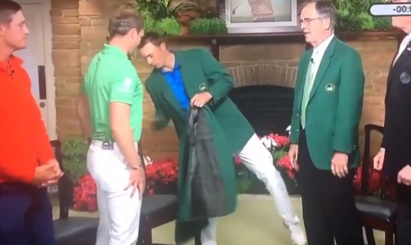 Jordan Spieth Nearly Falls While Giving Danny Willett His Green ...