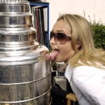 Hayden Panettiere licking the Stanley Cup