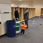 Peyton Manning waits an hour to say goodbye to Ray Lewis