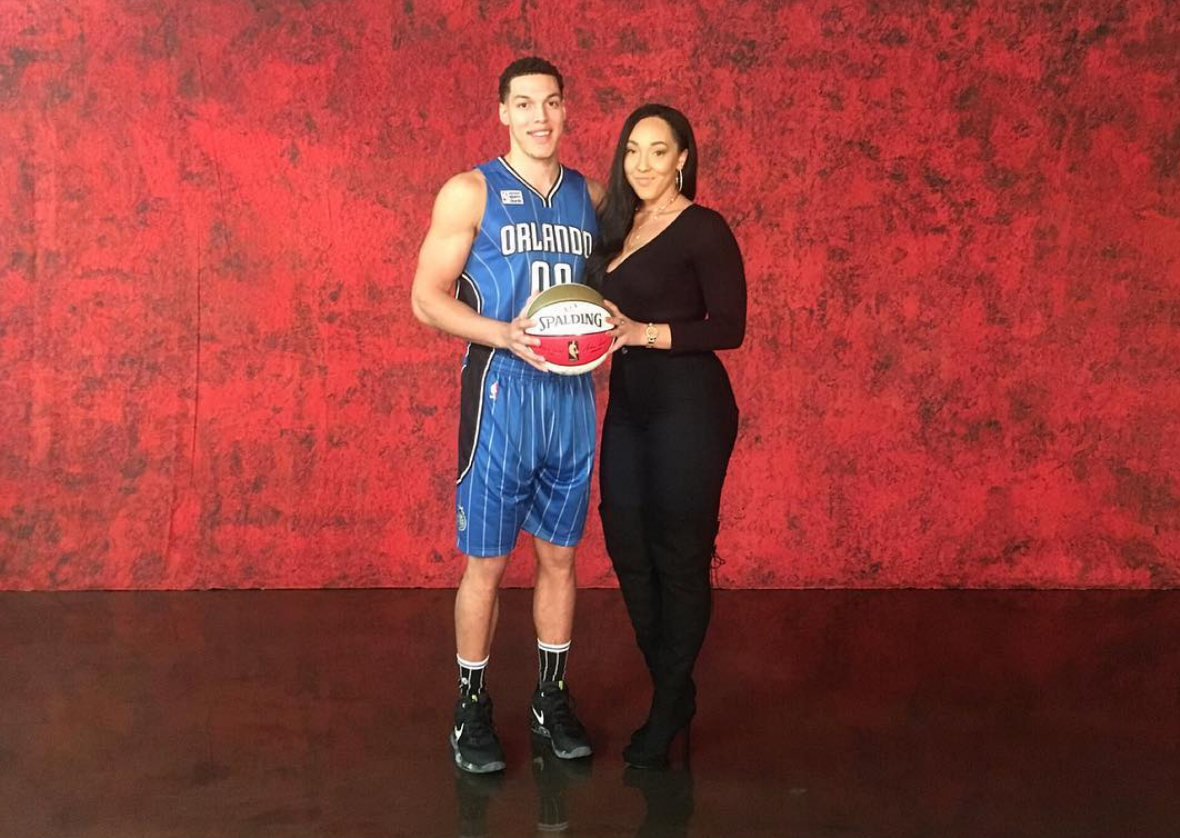 Aaron Gordon's Hot Sister And Her Cleavage Stole The Show ...