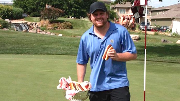 phil-kessel-eats-hot-dogs-out-of-stanley