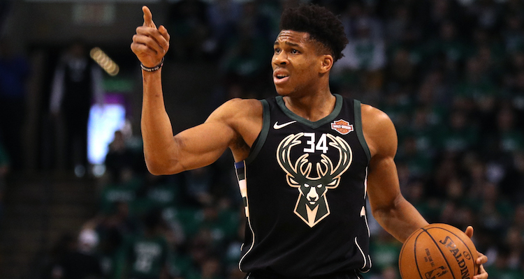 Giannis Antetokounmpo Looks Absolutely JACKED And Ready To ...