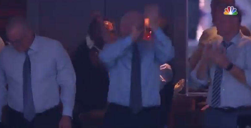 Social Media Destroys Jerry Jones For The Weird Way He Claps (VIDEO + TWEETS) - Total Pro Sports