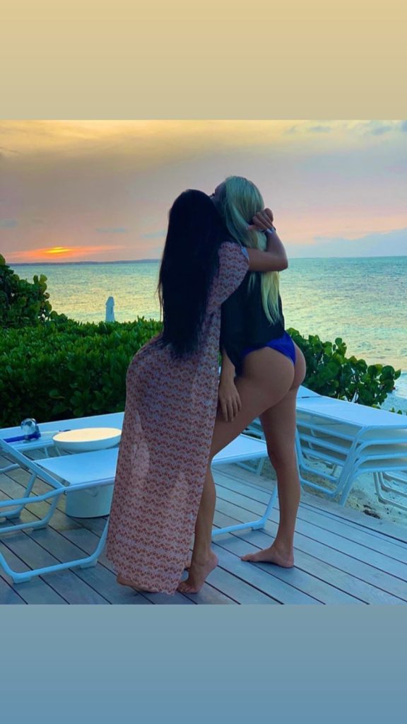Rachel Bush Wishes Sister Happy B-day By Posting Topless 