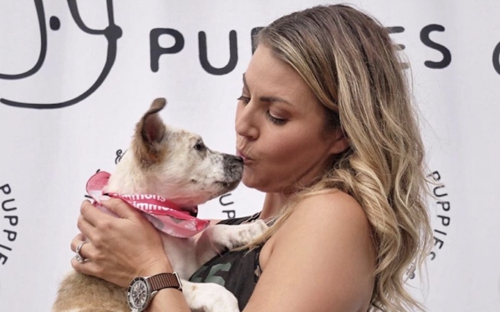Amanda Balionis kiss dog