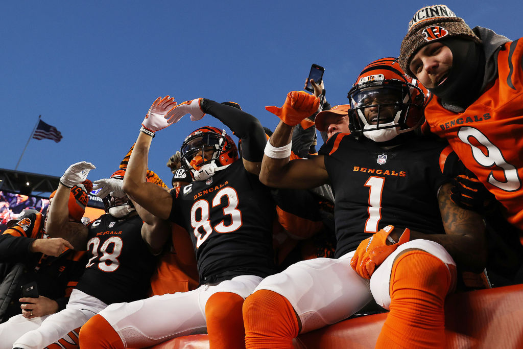 Tyler Boyd celebrates a touchdown by sitting by fans with teammates Mixon and Chase