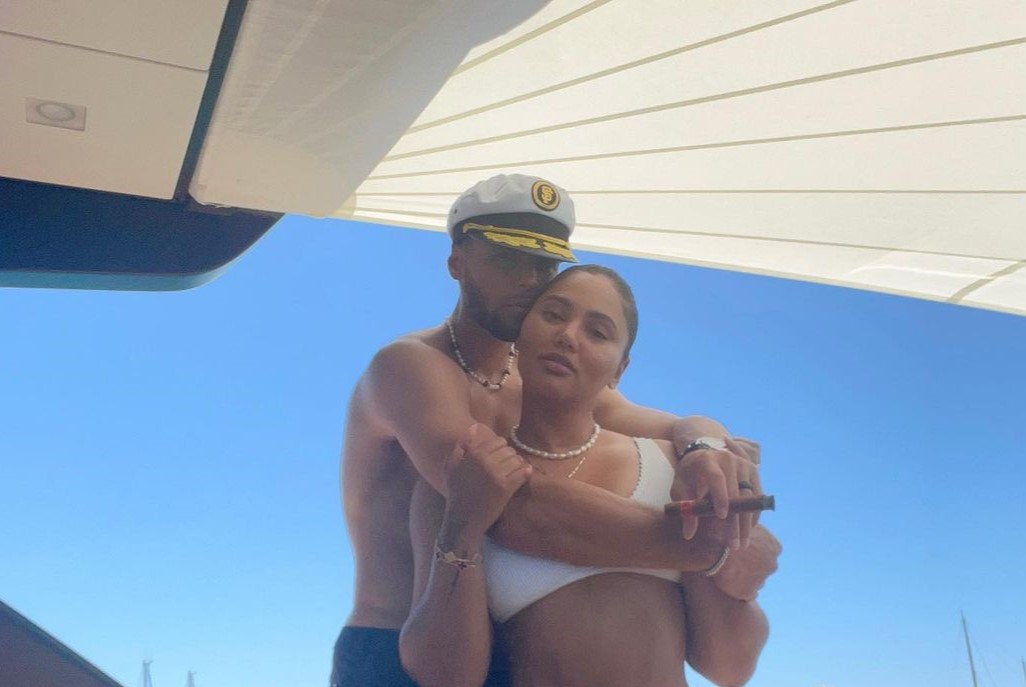 Ayesha Curry and sports star Stephen Curry celebrate their 11th