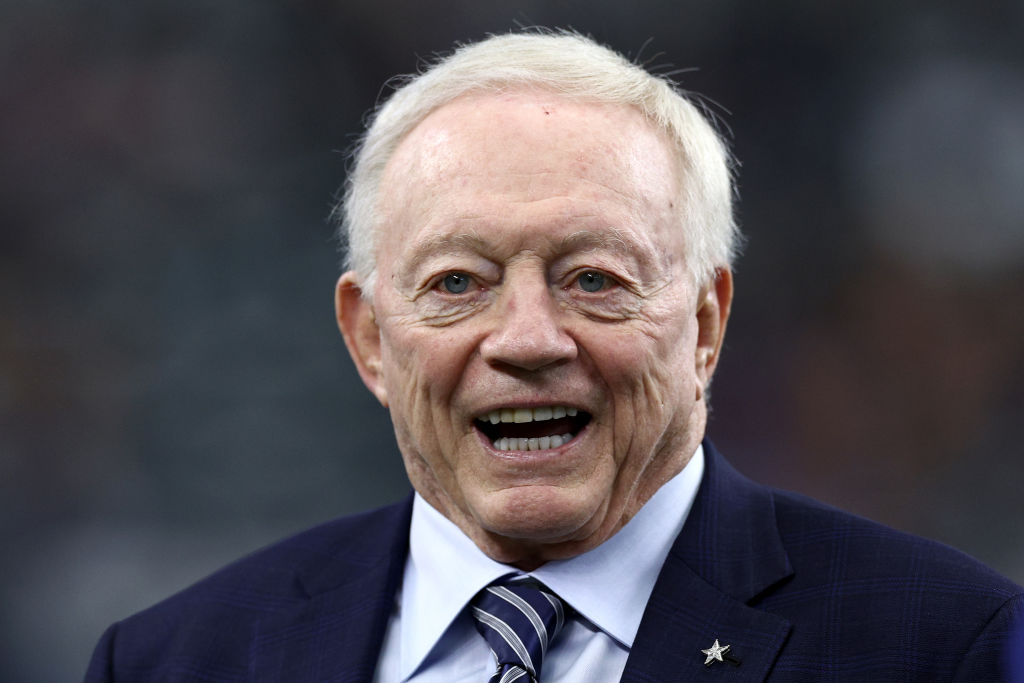 Cowboys Owner Jerry Jones Dresses As Blind Ref For Halloween (PIC)
