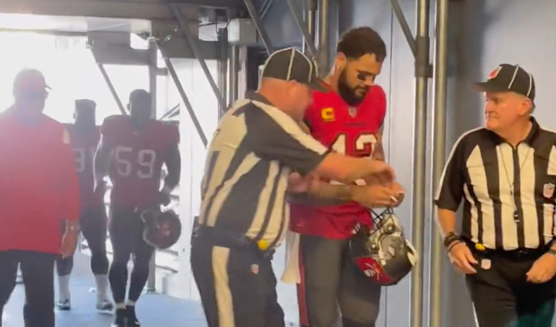 NFL Ref Caught On Camera Getting Autograph From Bucs’ Mike Evans After Game