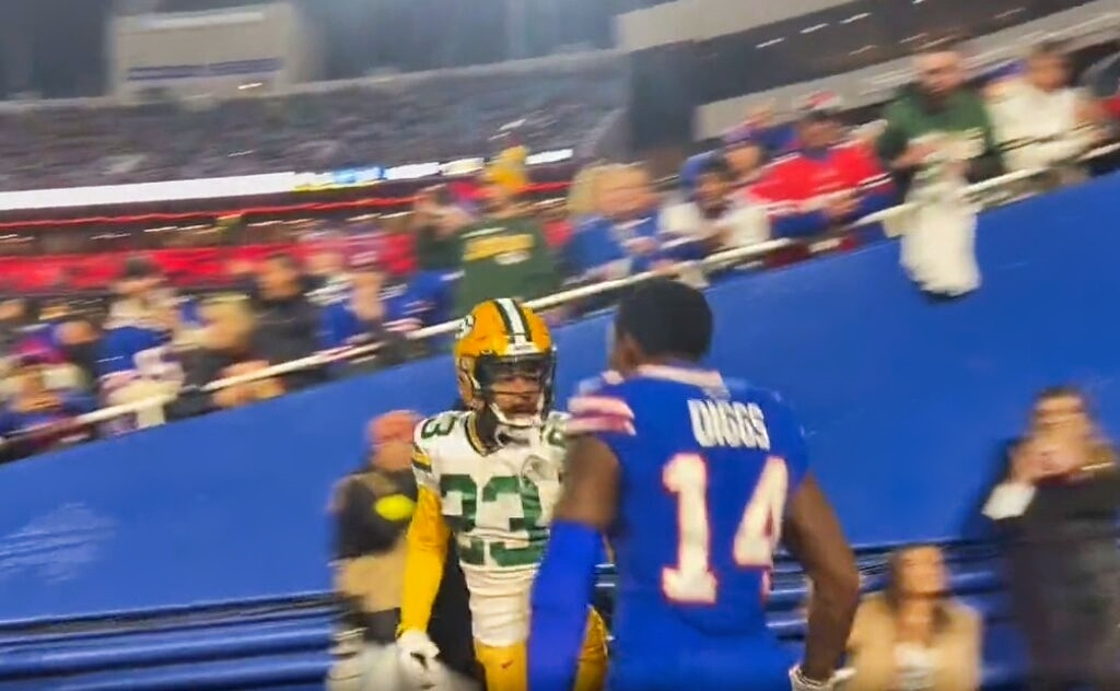 stefon diggs and Jaire Alexander talking trash while looking at each other
