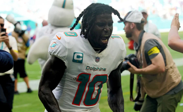 Tyreek Hill Orders Specialized Dolphins Ping Pong Table to Replace Old One  - Sports Illustrated