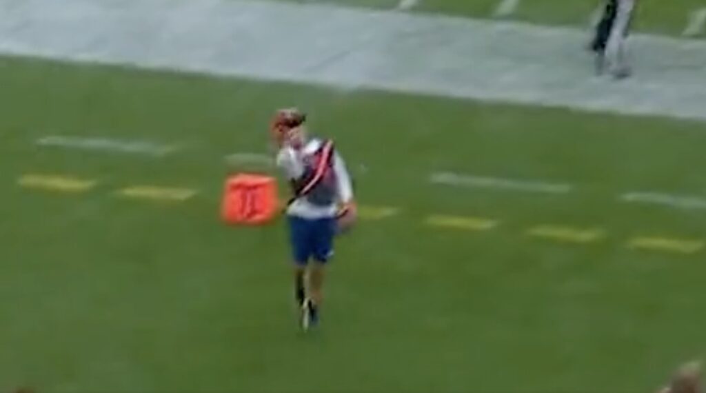 Ball boy makes one-handed catch.