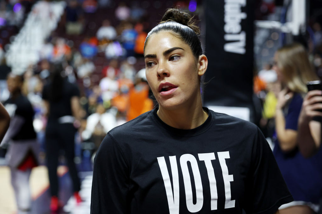Kelsey Plum in a vote t-shirt while on court