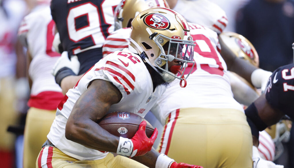 Jeff Wilson runs the ball for the 49ers during a game against the Falcons.