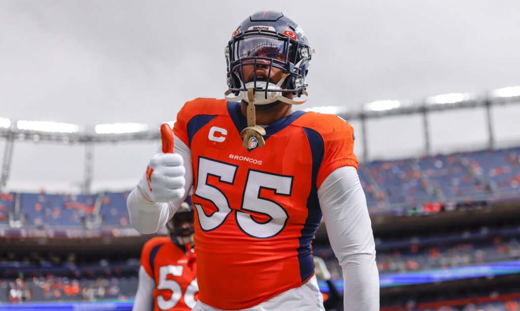 Broncos pass-rusher Bradley Chubb gives the thumbs up.