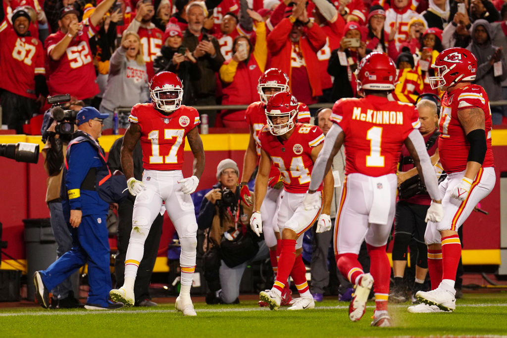 Mecole Hardman and the Kansas City Chiefs celebrating after a touchdown 