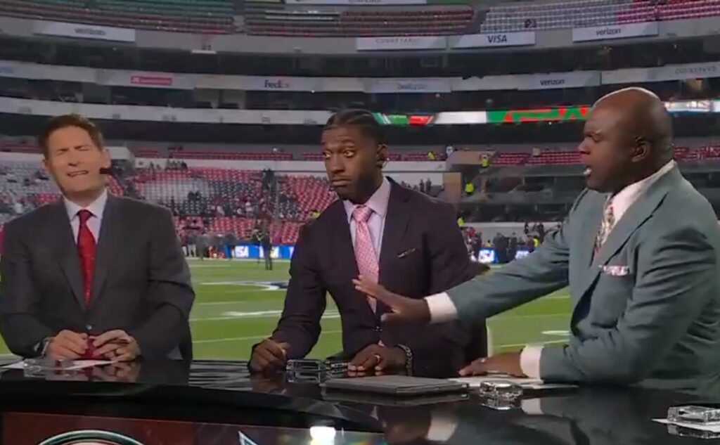 Steve Young,  RG3, and Booger McFarland at desk before game
