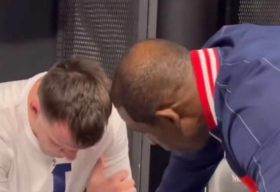Deion Sanders talking to player in locker room