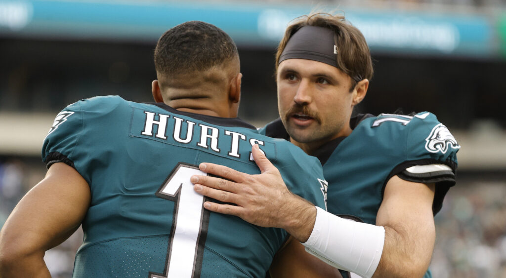 Eagles quarterbacks Jalen Hurts and Gardner Minshew hug it out.