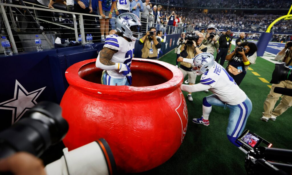 Cowboys teammates Ezekiel Elliot and Dak Prescott celebrate touchdown against Indianapolis Colts