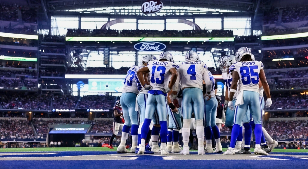 Dallas Cowboys huddle on offense