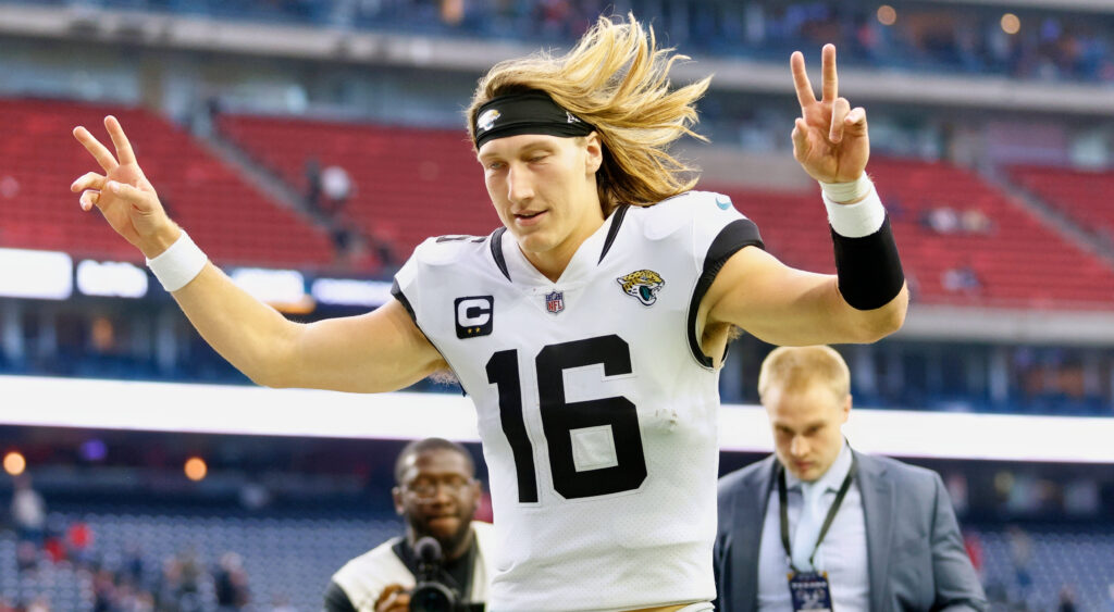 Trevor Lawrence without helmet and giving peace signs