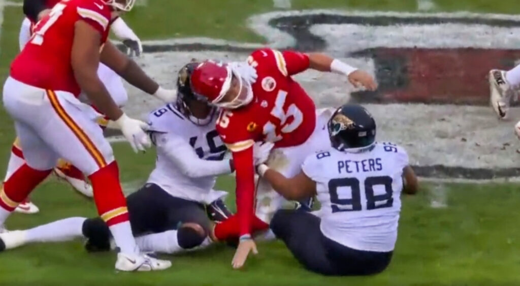 Patrick Mahomes gets his right ankle rolled on in a game, injuring him