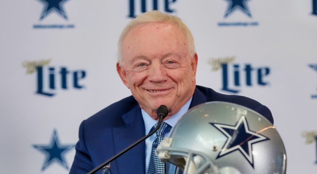 Jerry Jones smiling at press conference