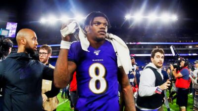 Lamar Jackson with a towel on his shoulders
