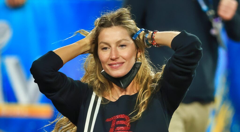 Gisele with her hands behind her head