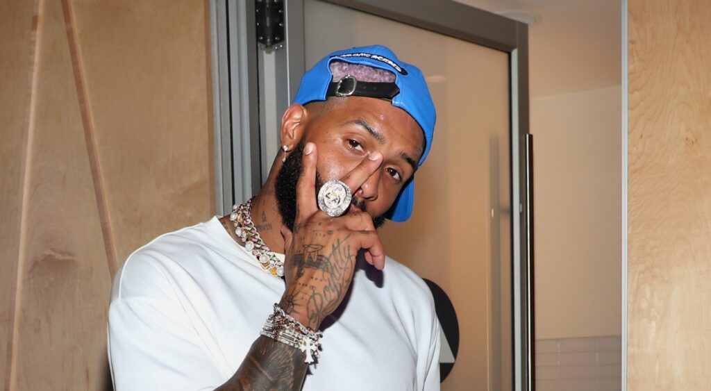 Odell flashing his Super Bowl ring