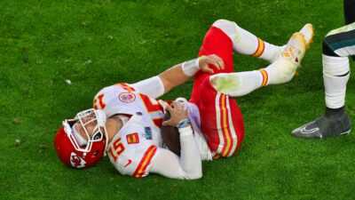 Patrick Mahomes on ground in pain