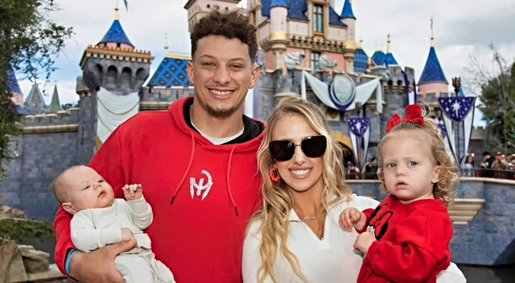 Brittany and patrick mahomes taking picture with kids