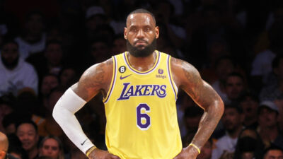 LeBron in Lakers uniform