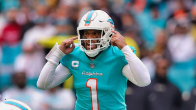 Tua Tagovailoa pointing to his head