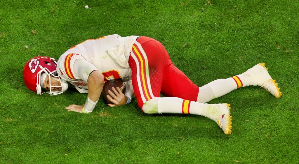 Patrick Mahomes injured on the ground during the super bowl.